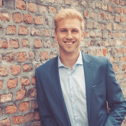 Bastian Hausmann at freenet - CRO.CAFE podcast guest